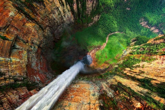Dragon Falls (Churun Meru) Venezuela