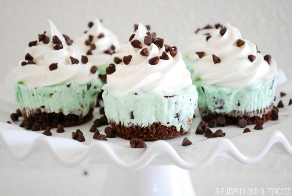 Mint Chocolate Chip Ice Cream Cupcakes