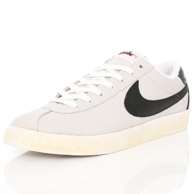 Nike Sneakers - Image 2