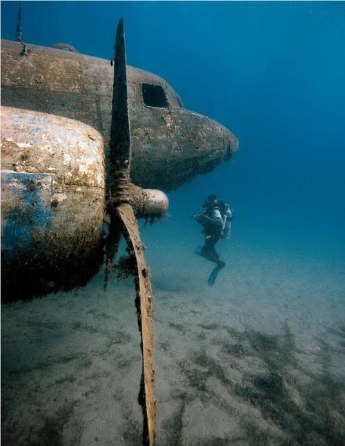 Scuba Diving with Airplanes Wrecks