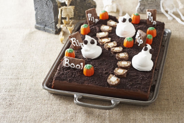 Spooky Cemetery Cake