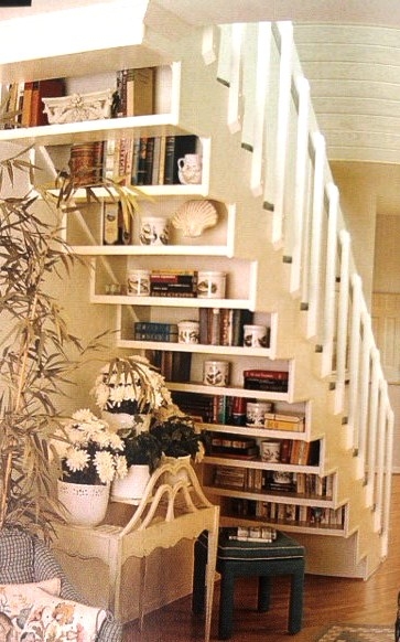 Staircase shelving