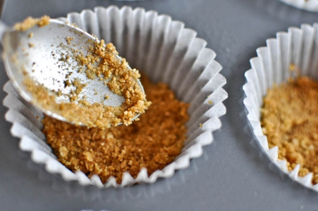 Sweet Potato Pie Cupcakes with Marshmallow Frosting.