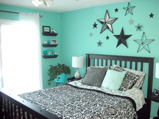 Teal bedroom idea