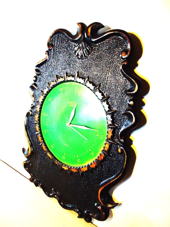  Woodcut wall clock